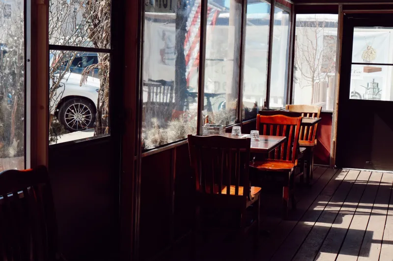 Local Cred vs. Tourist Trap: The Completely Unscientific but Deeply Accurate Guide to Where Scottsdale Actually Eats and Drinks